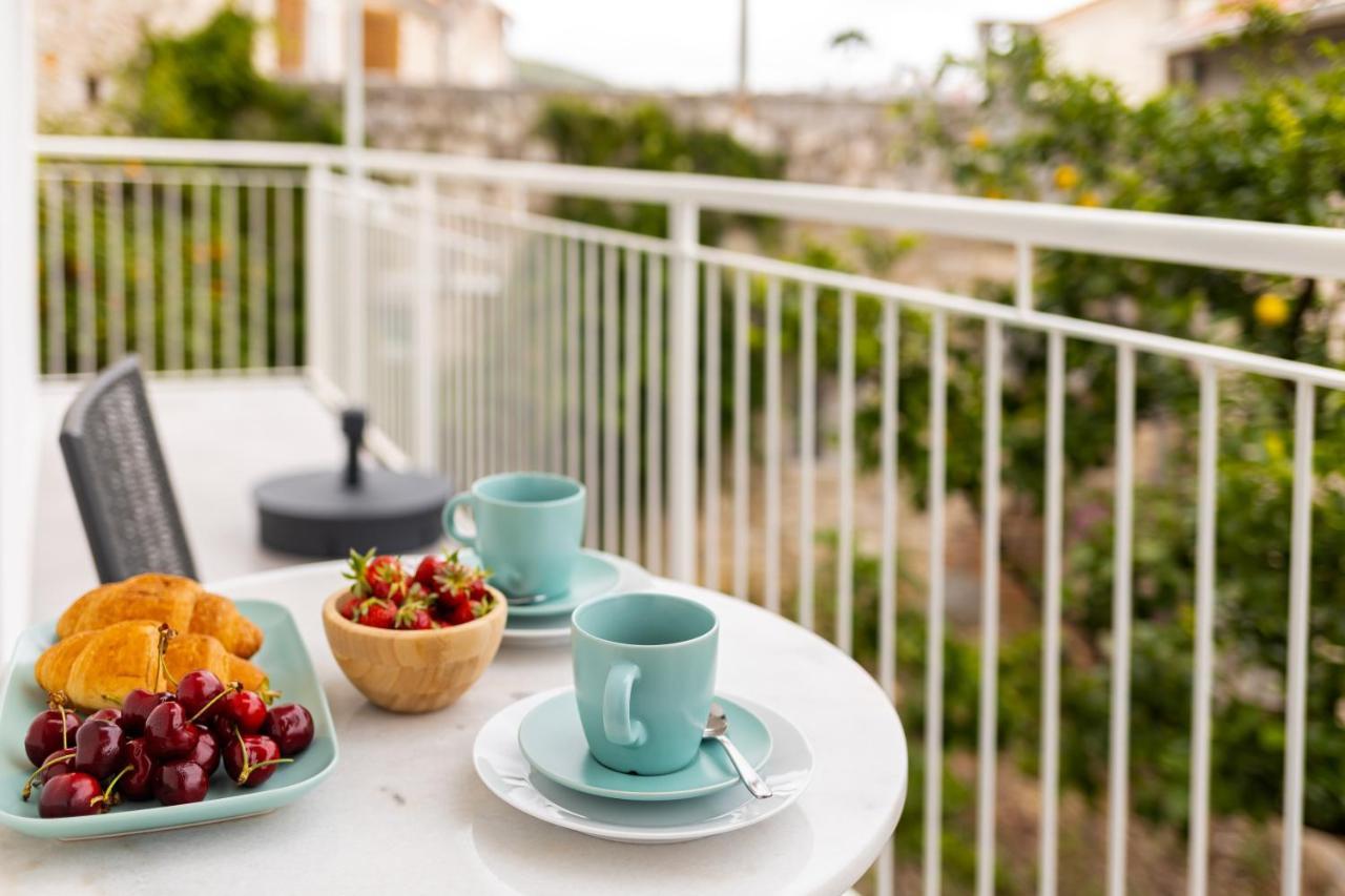 Jesliving Hvar - 2 Bedroom Elegant Apartment With Sea View In Historic Center Of フヴァル エクステリア 写真