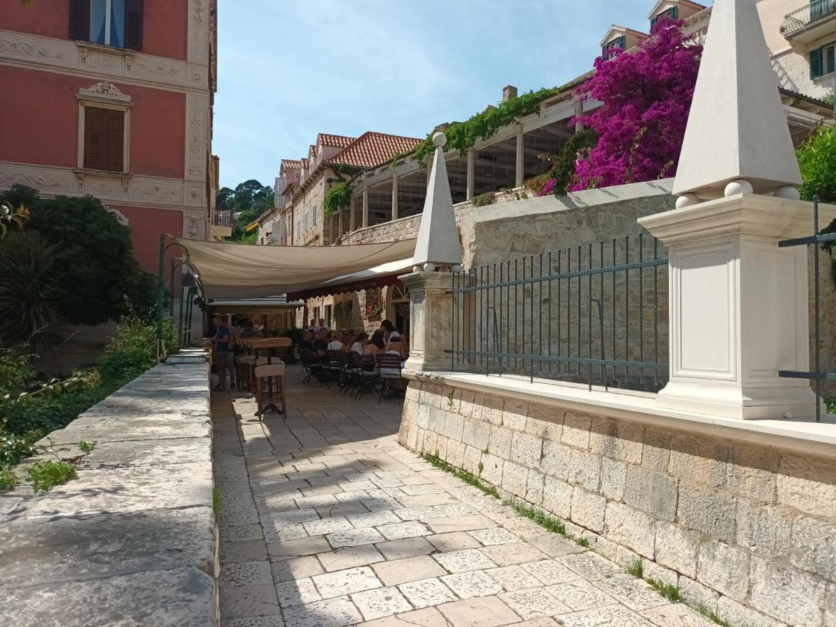 Jesliving Hvar - 2 Bedroom Elegant Apartment With Sea View In Historic Center Of フヴァル エクステリア 写真