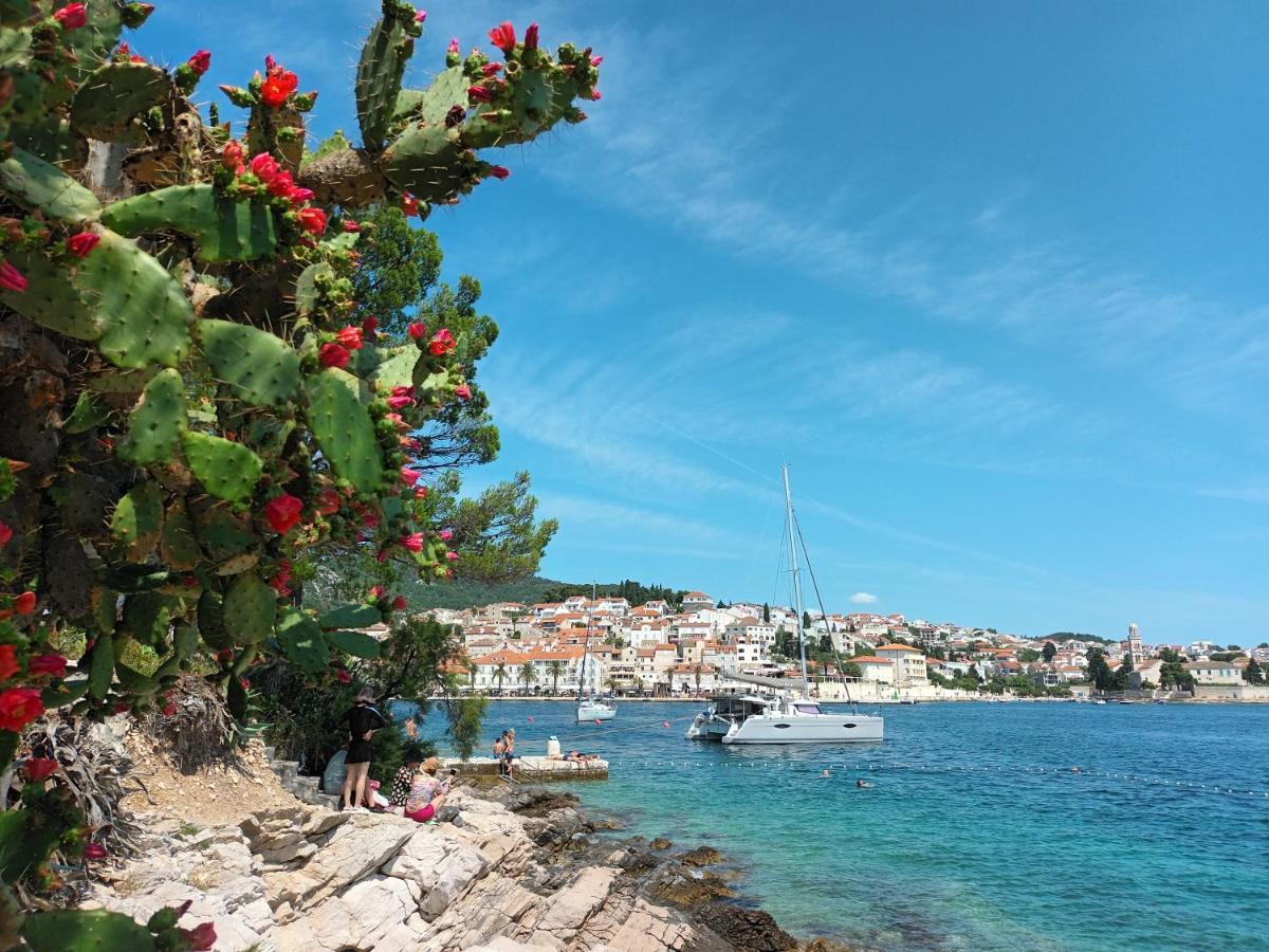 Jesliving Hvar - 2 Bedroom Elegant Apartment With Sea View In Historic Center Of フヴァル エクステリア 写真