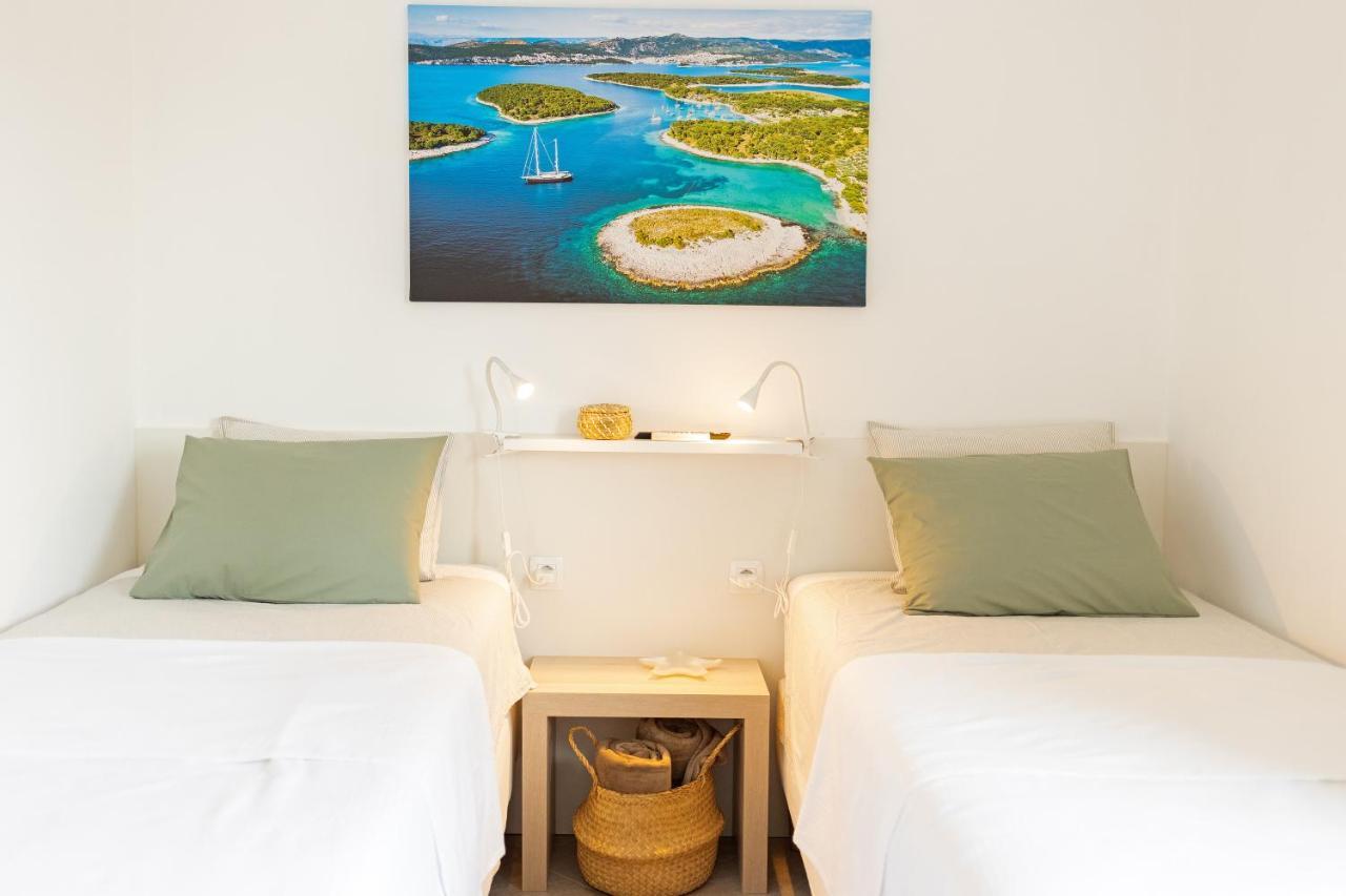 Jesliving Hvar - 2 Bedroom Elegant Apartment With Sea View In Historic Center Of フヴァル エクステリア 写真