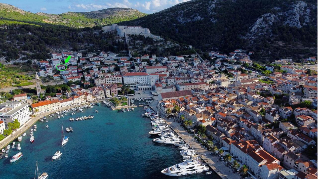 Jesliving Hvar - 2 Bedroom Elegant Apartment With Sea View In Historic Center Of フヴァル エクステリア 写真