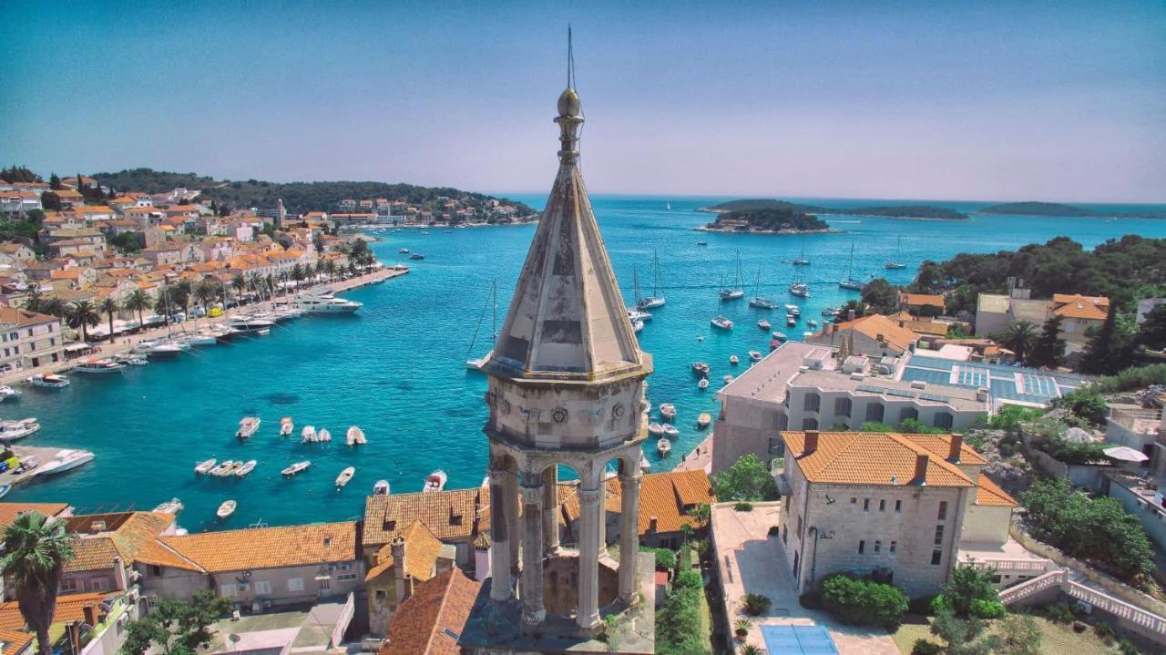 Jesliving Hvar - 2 Bedroom Elegant Apartment With Sea View In Historic Center Of フヴァル エクステリア 写真