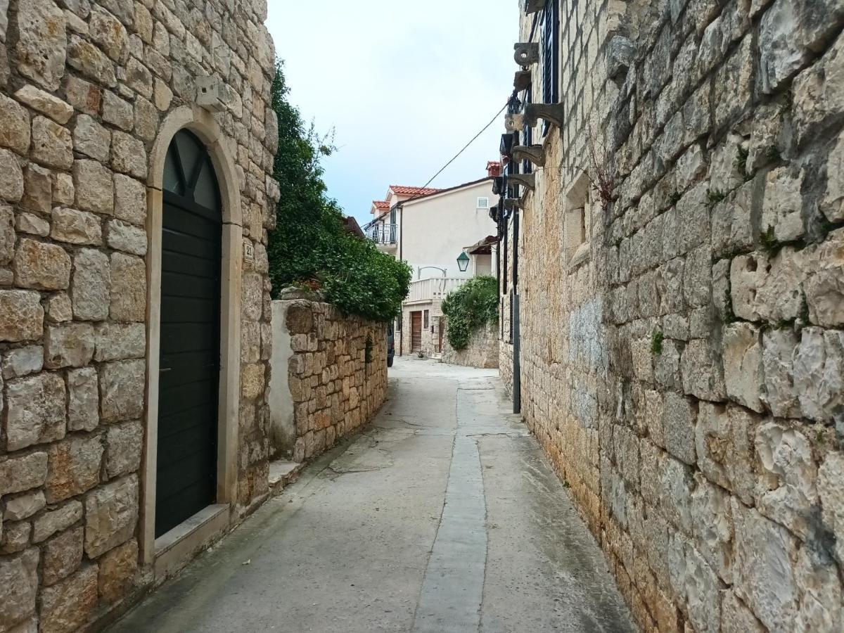 Jesliving Hvar - 2 Bedroom Elegant Apartment With Sea View In Historic Center Of フヴァル エクステリア 写真