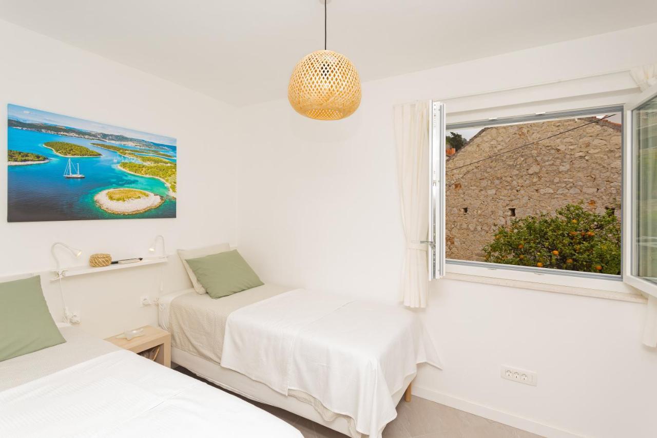 Jesliving Hvar - 2 Bedroom Elegant Apartment With Sea View In Historic Center Of フヴァル エクステリア 写真