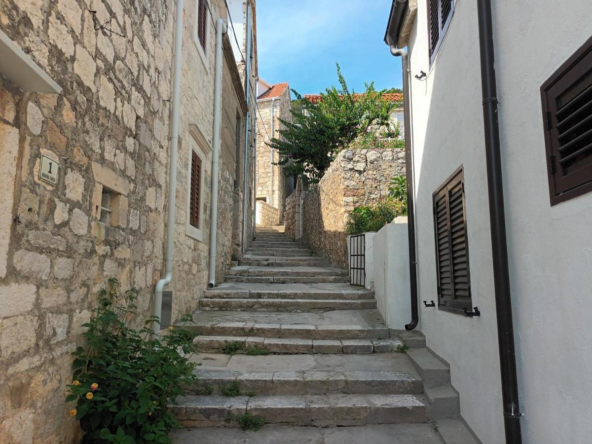 Jesliving Hvar - 2 Bedroom Elegant Apartment With Sea View In Historic Center Of フヴァル エクステリア 写真