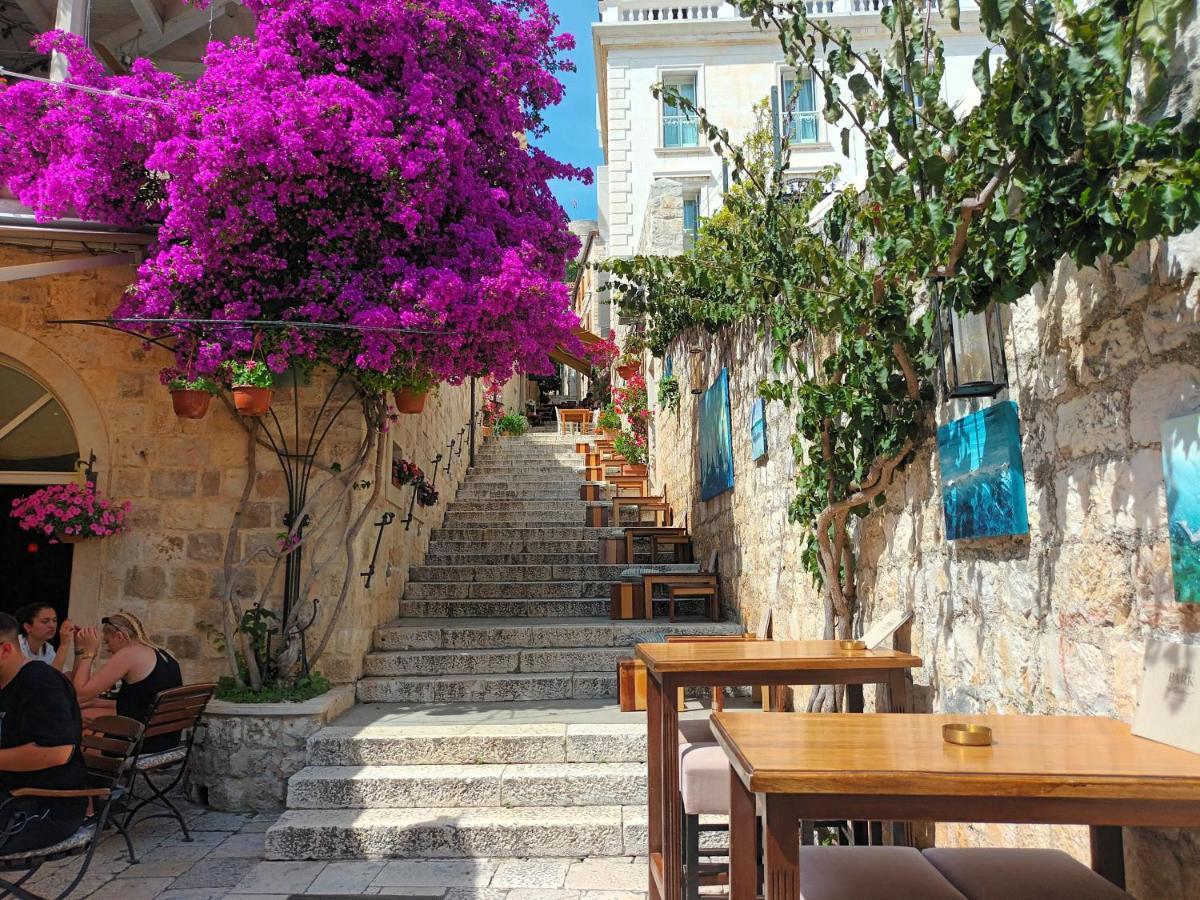 Jesliving Hvar - 2 Bedroom Elegant Apartment With Sea View In Historic Center Of フヴァル エクステリア 写真