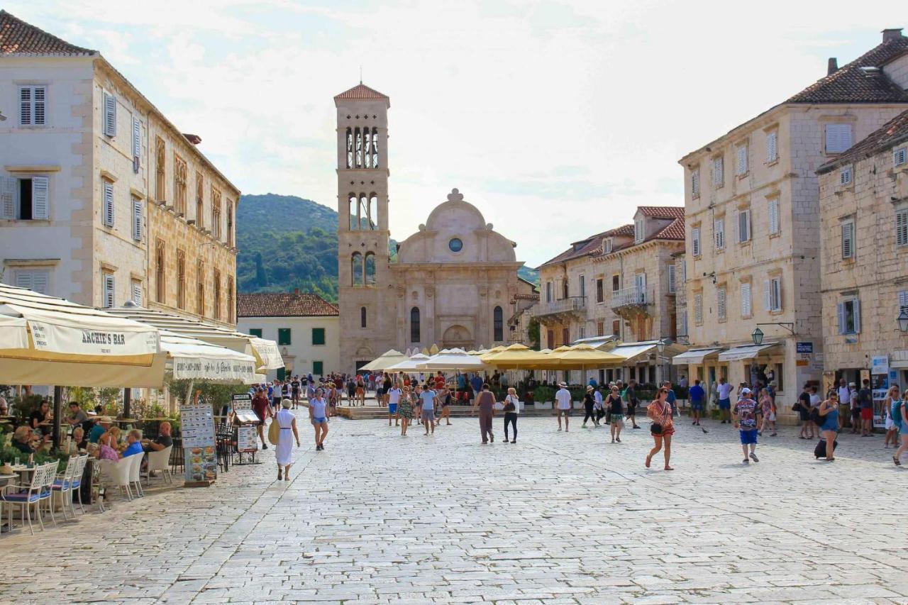 Jesliving Hvar - 2 Bedroom Elegant Apartment With Sea View In Historic Center Of フヴァル エクステリア 写真