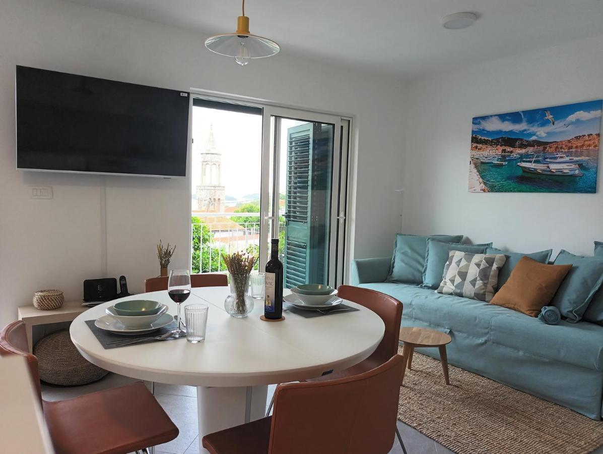 Jesliving Hvar - 2 Bedroom Elegant Apartment With Sea View In Historic Center Of フヴァル エクステリア 写真