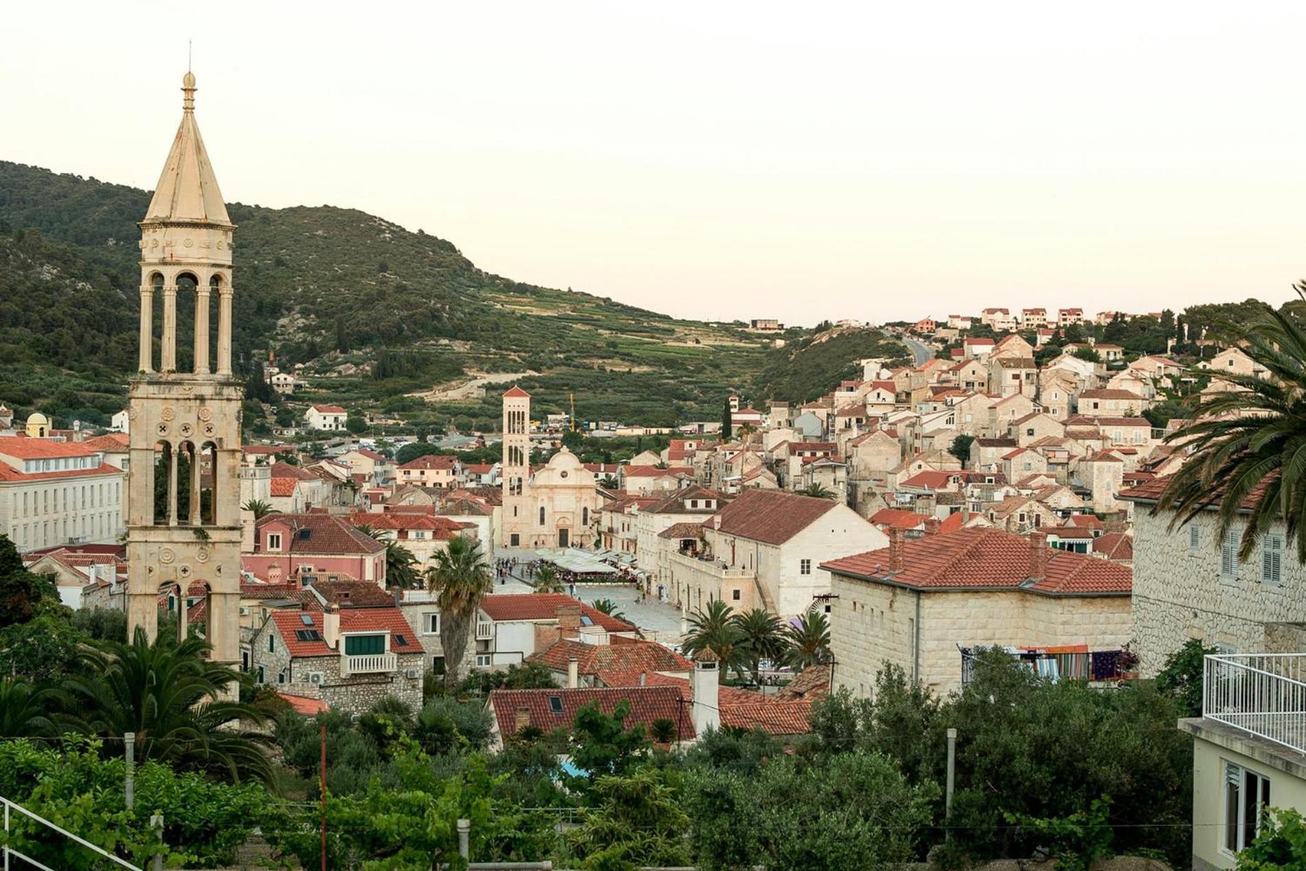 Jesliving Hvar - 2 Bedroom Elegant Apartment With Sea View In Historic Center Of フヴァル エクステリア 写真