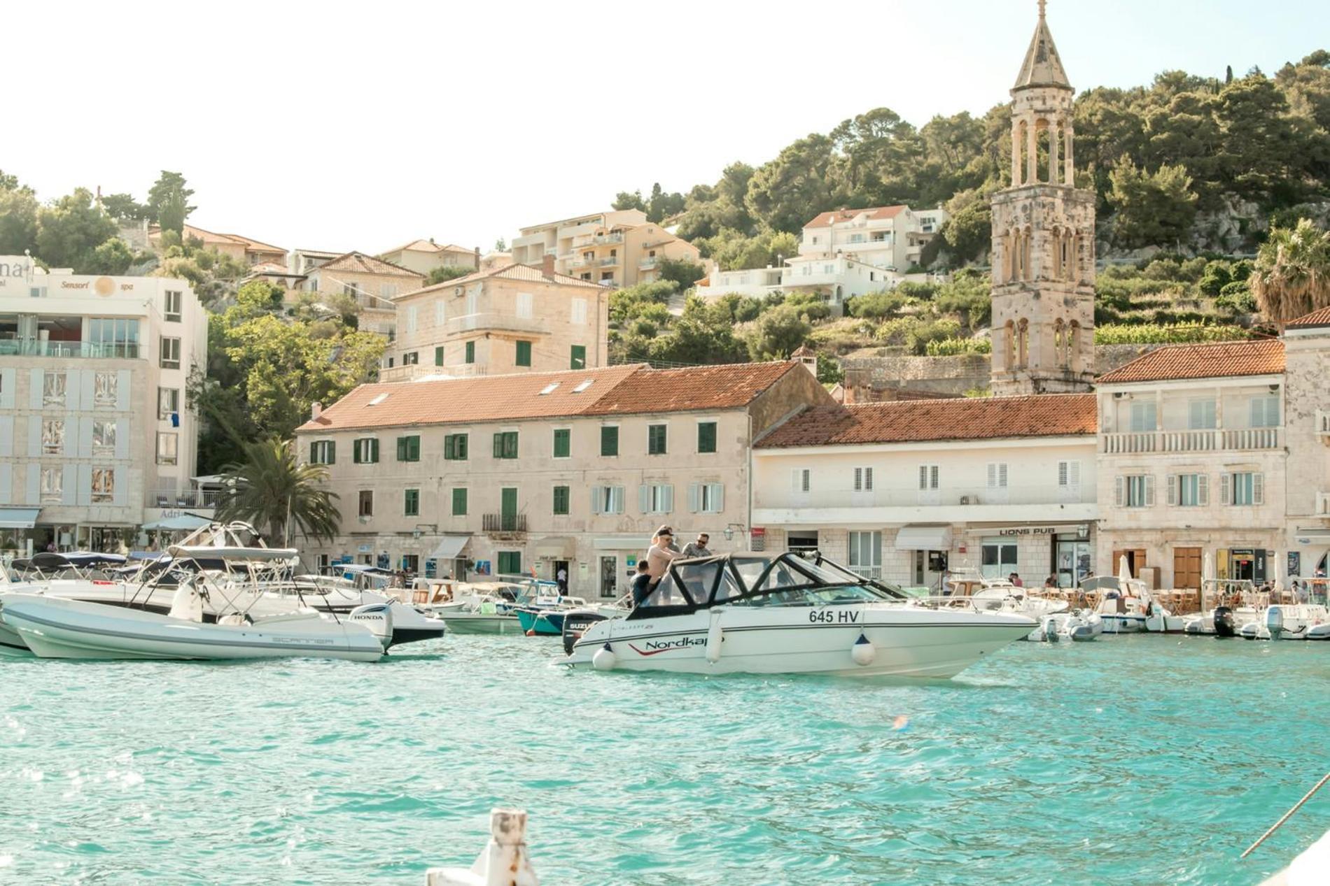 Jesliving Hvar - 2 Bedroom Elegant Apartment With Sea View In Historic Center Of フヴァル エクステリア 写真